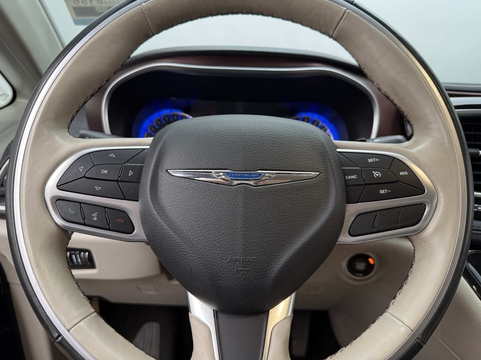 Thumbnail: 2020 Chrysler Pacifica - 4