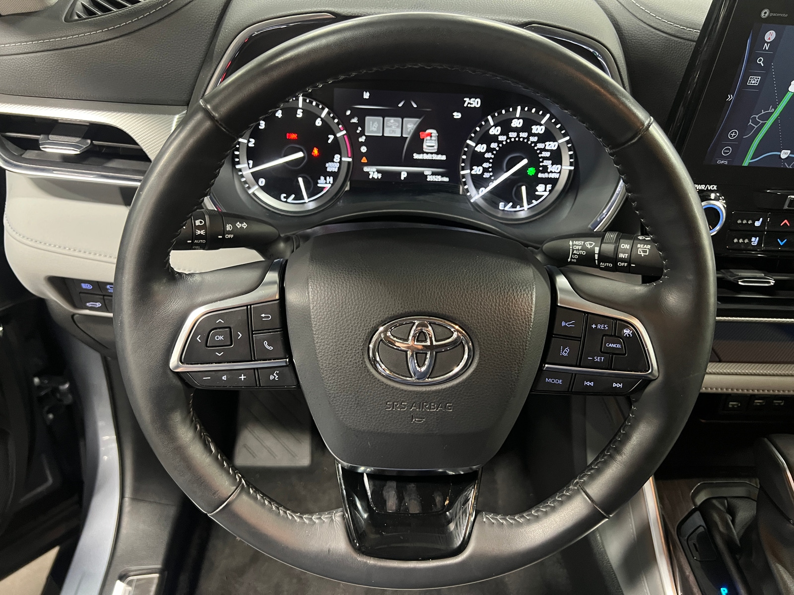 Thumbnail: 2021 Toyota Highlander - 4