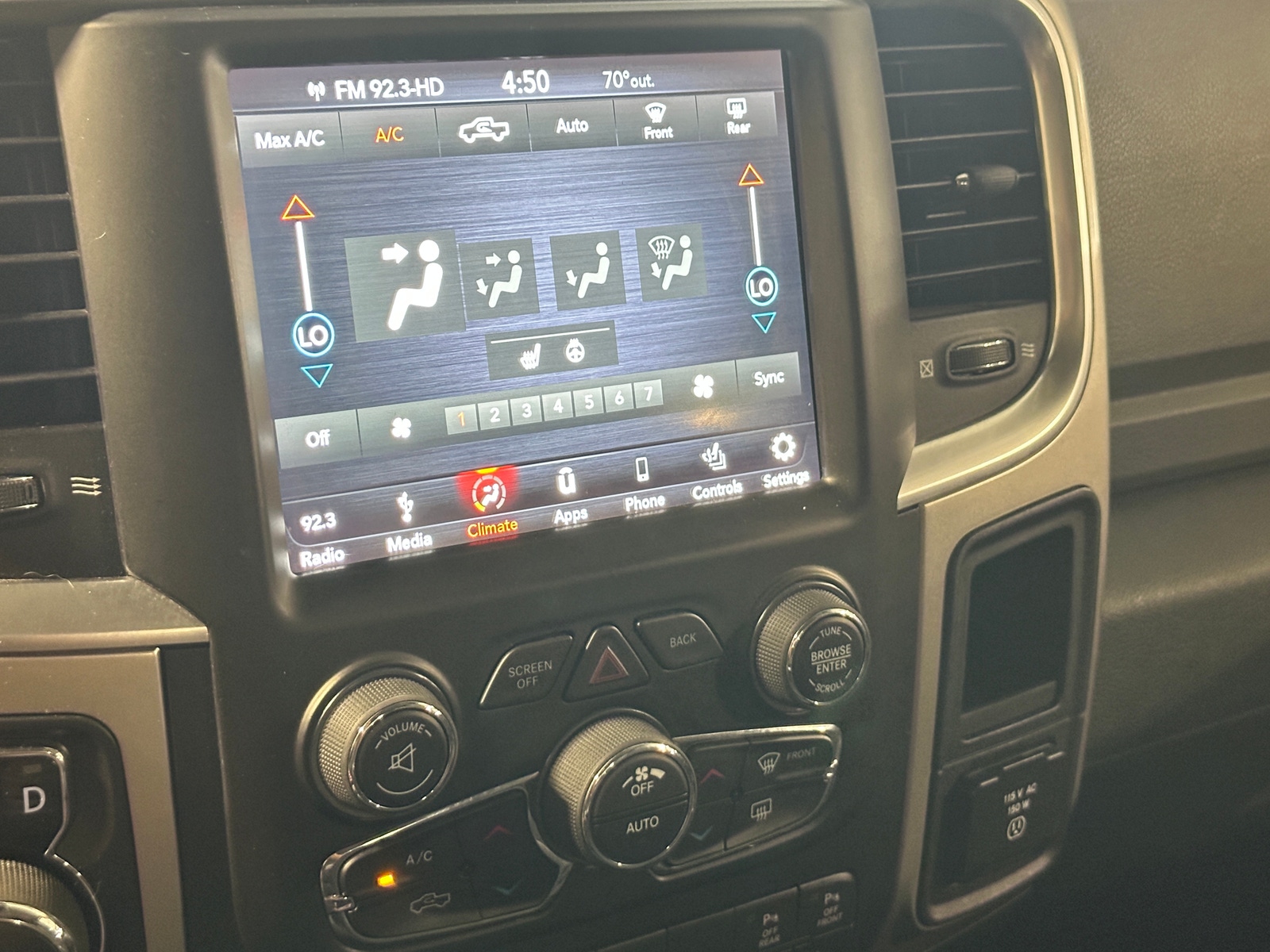 Thumbnail: 2019 RAM 1500 Classic - 4