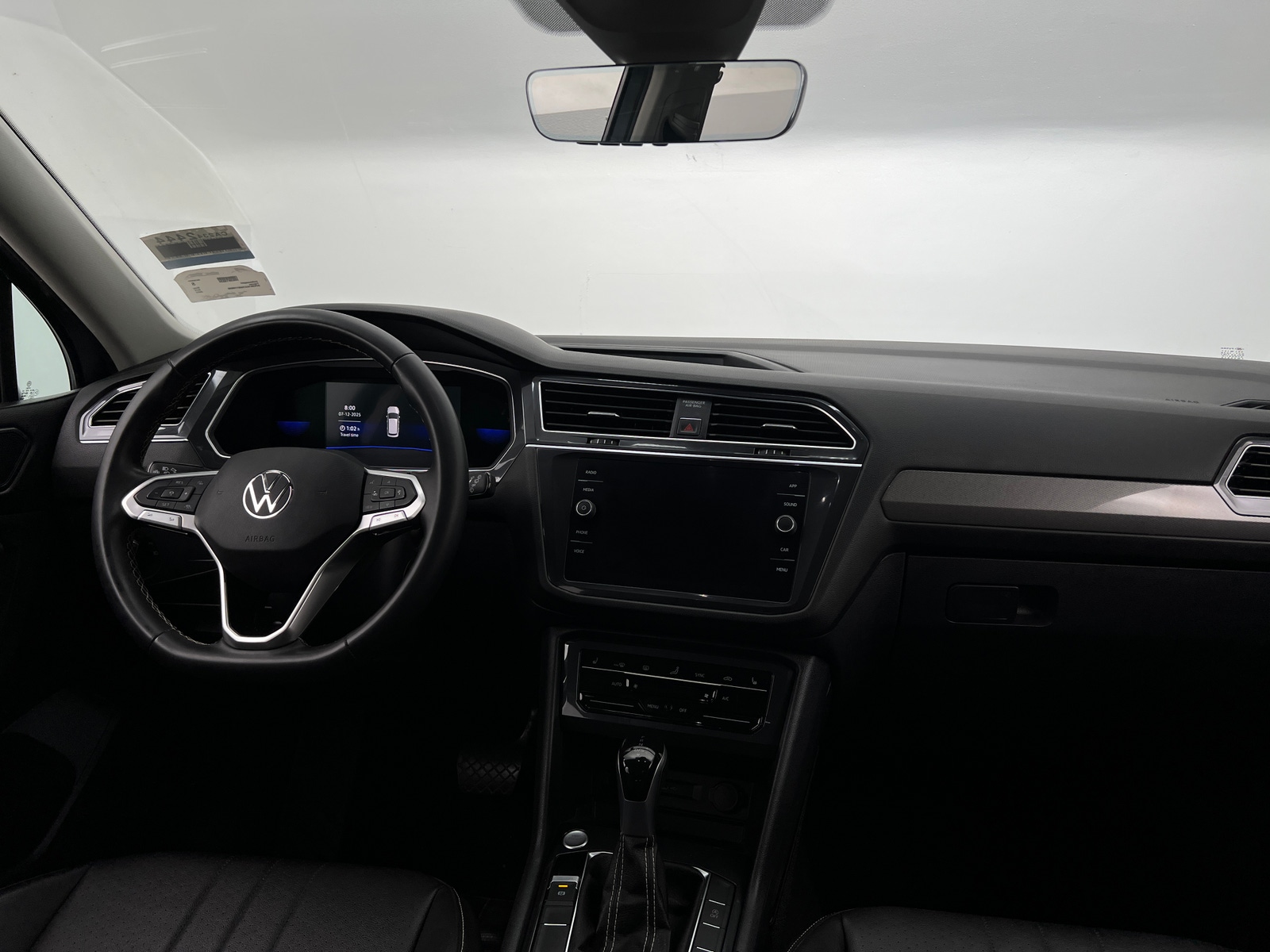 Thumbnail: 2022 Volkswagen Tiguan - 2