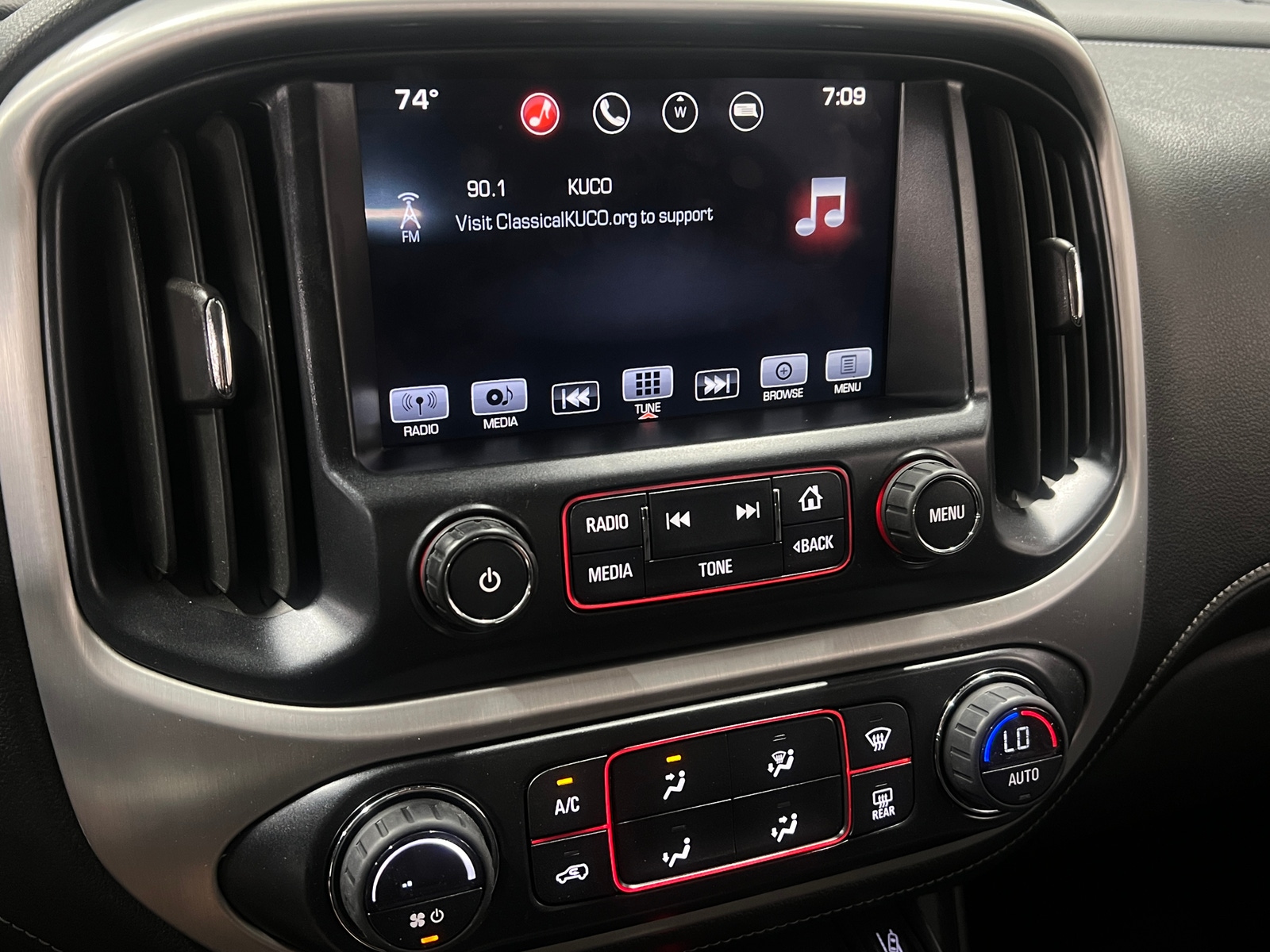 Thumbnail: 2016 GMC Canyon - 3