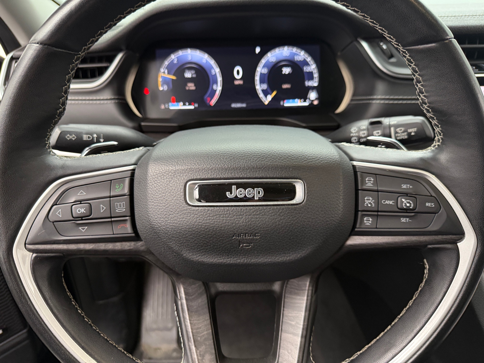 Thumbnail: 2022 Jeep Grand Cherokee L - 4