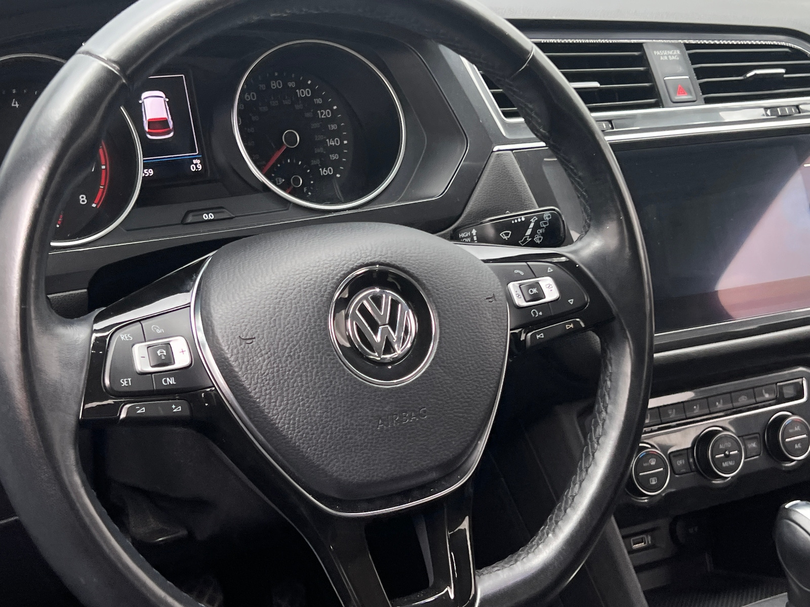 Thumbnail: 2018 Volkswagen Tiguan - 4