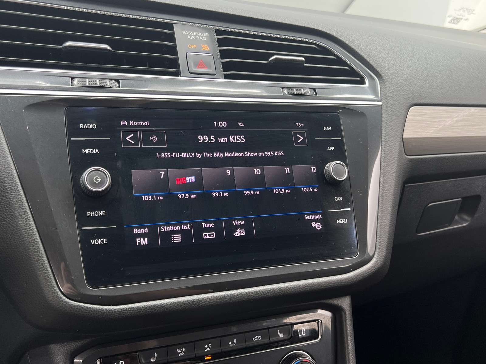 Thumbnail: 2018 Volkswagen Tiguan - 3