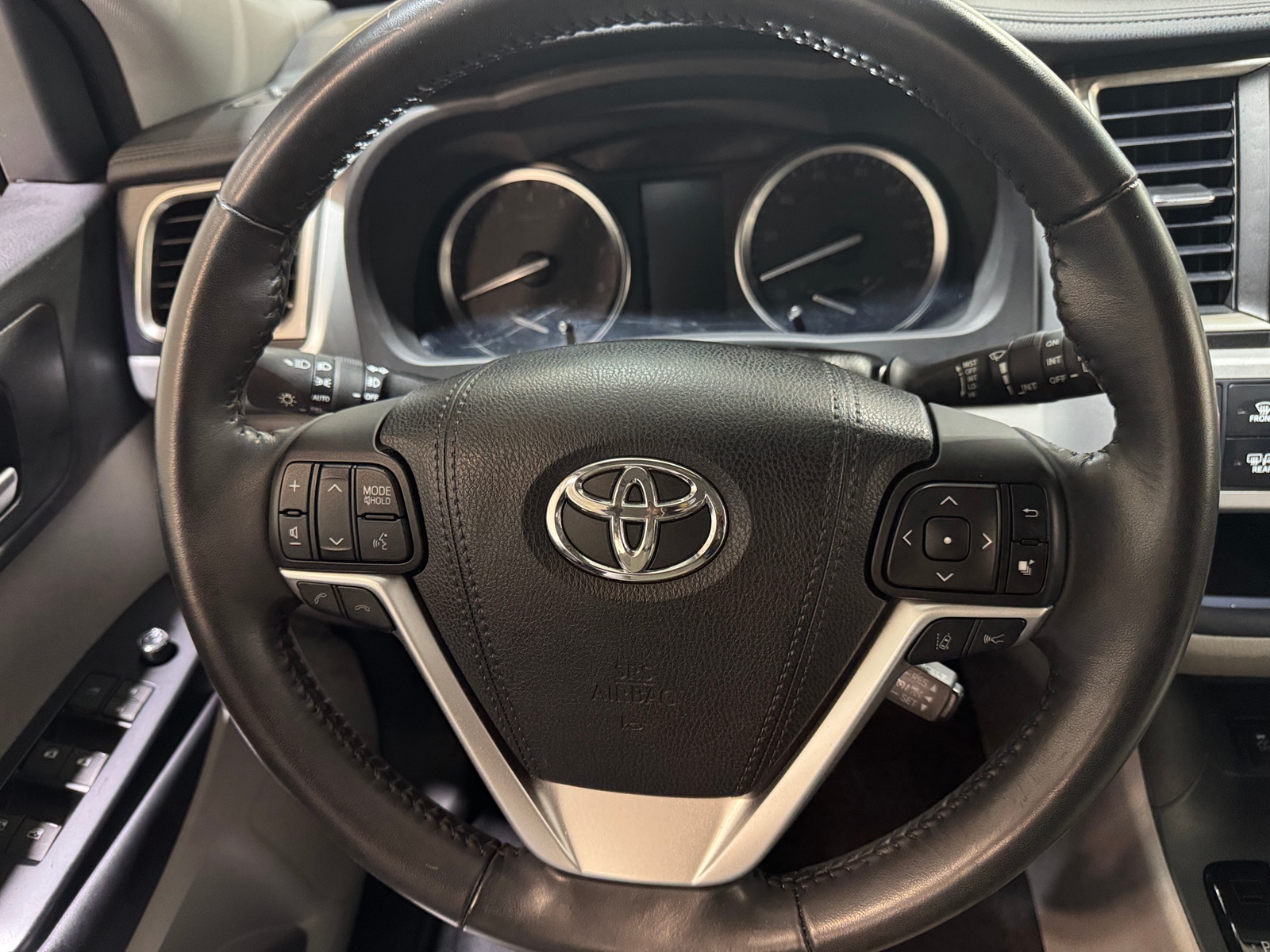 Thumbnail: 2018 Toyota Highlander - 4