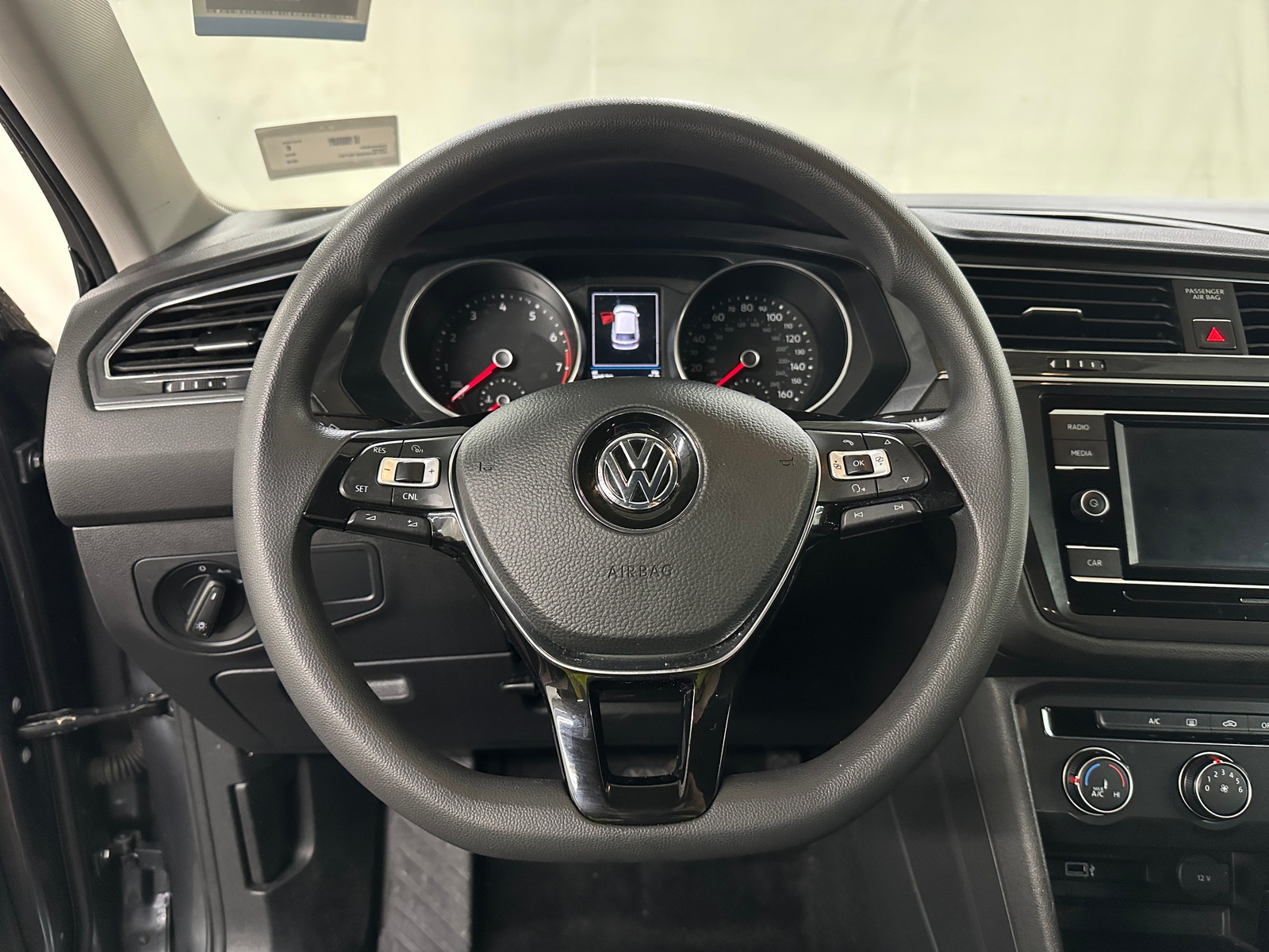 Thumbnail: 2018 Volkswagen Tiguan - 5