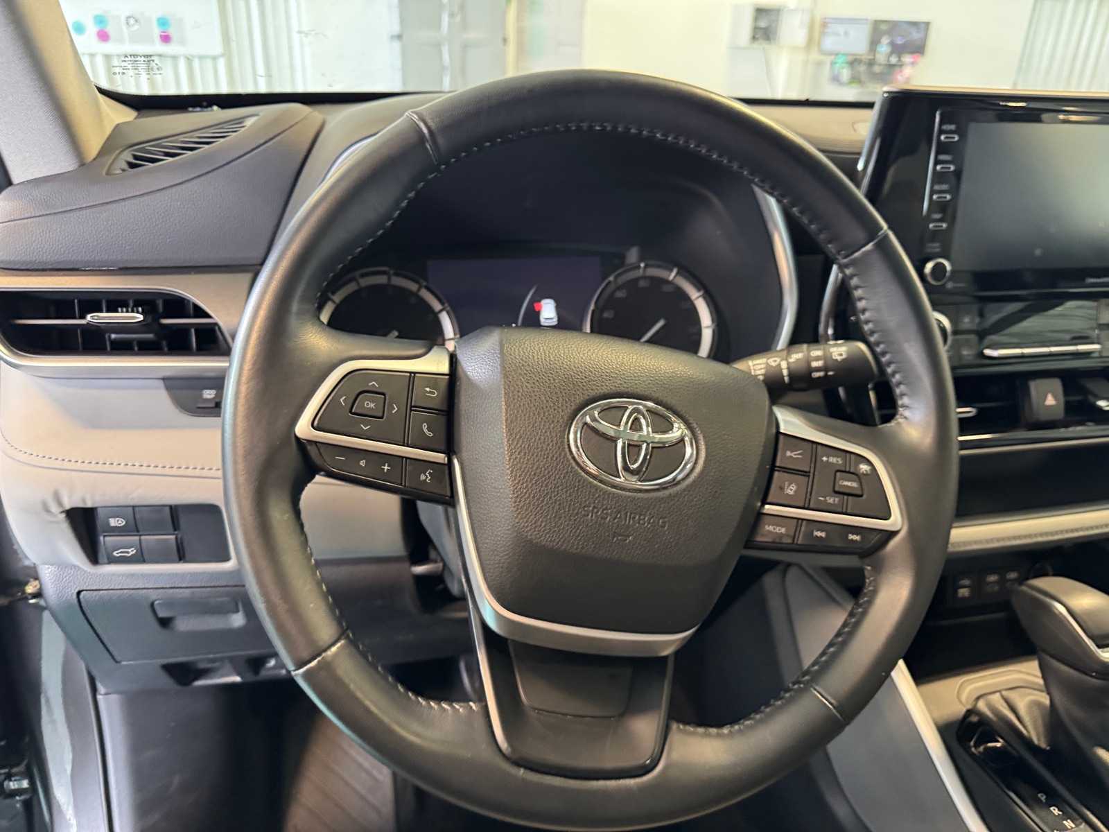 Thumbnail: 2022 Toyota Highlander - 4