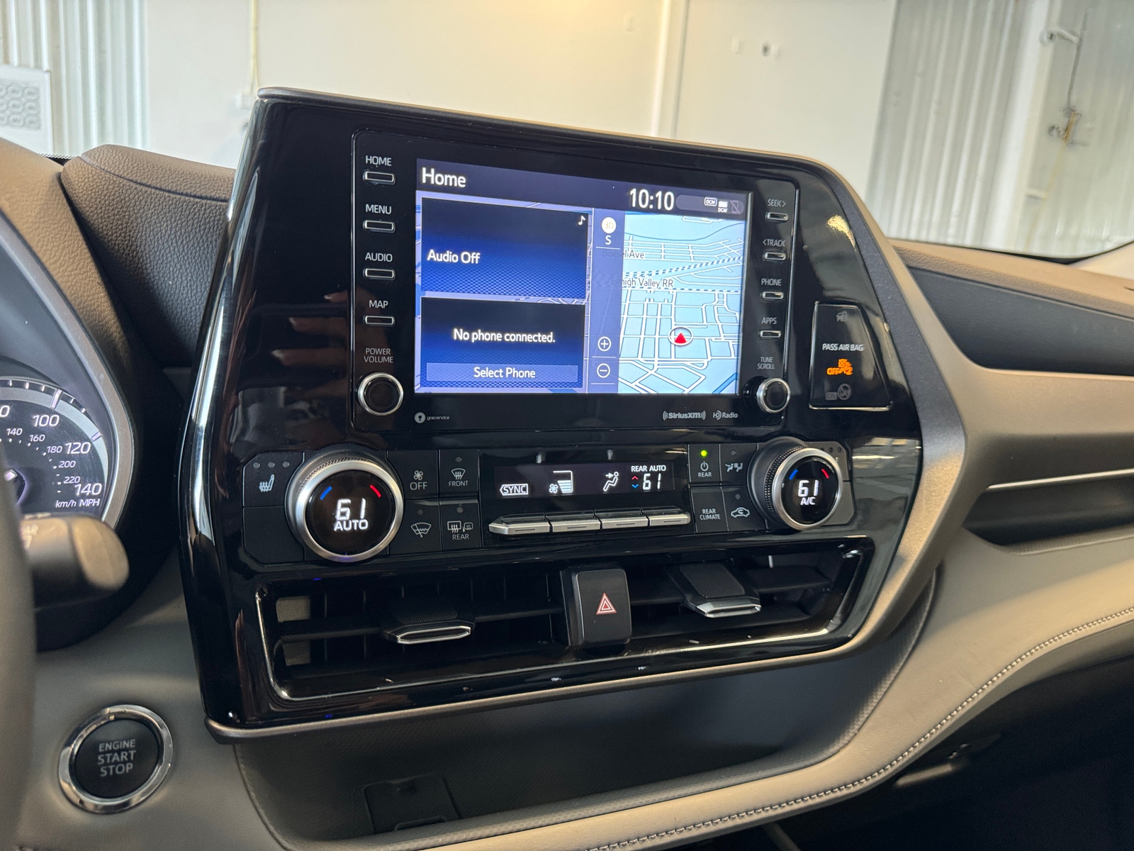 Thumbnail: 2022 Toyota Highlander - 3