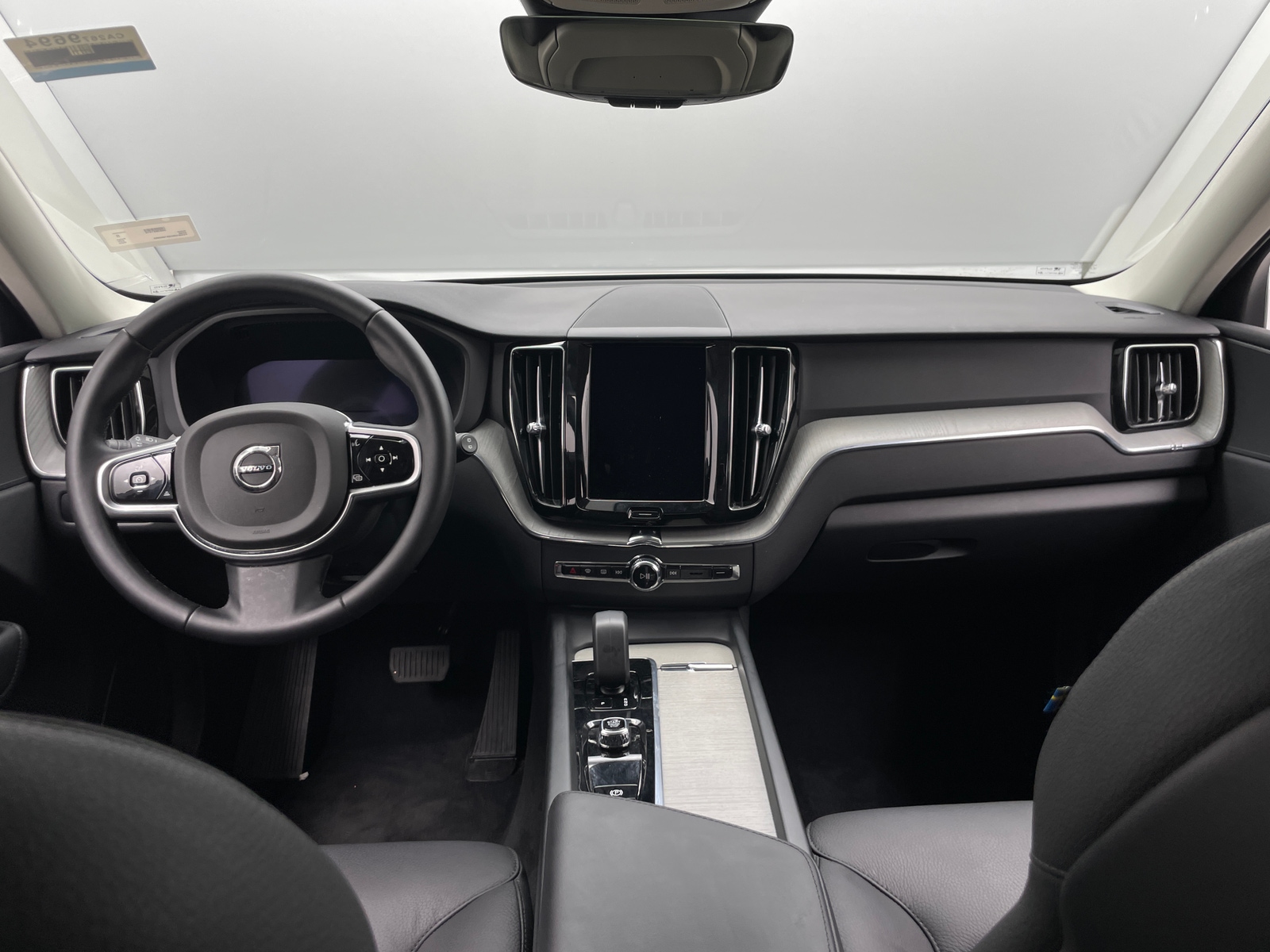 Thumbnail: 2025 Volvo XC60 - 2