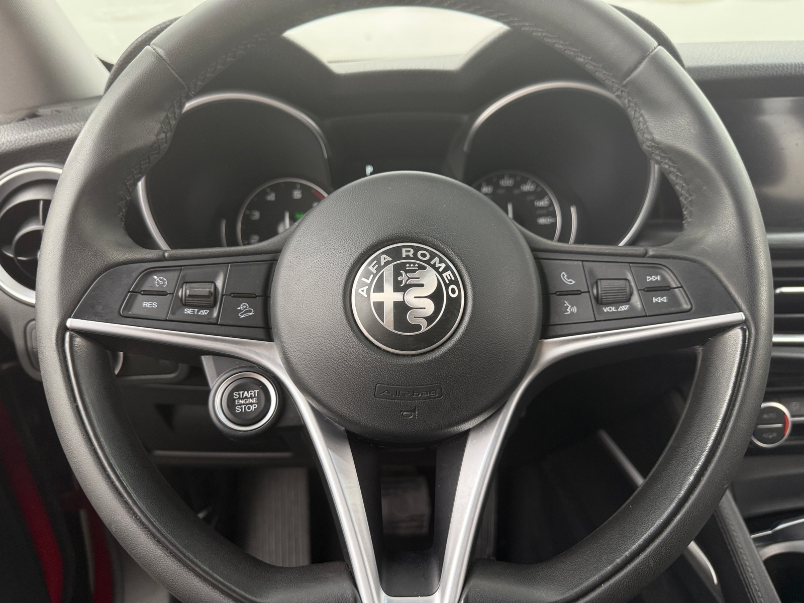 Thumbnail: 2018 Alfa Romeo Stelvio - 4