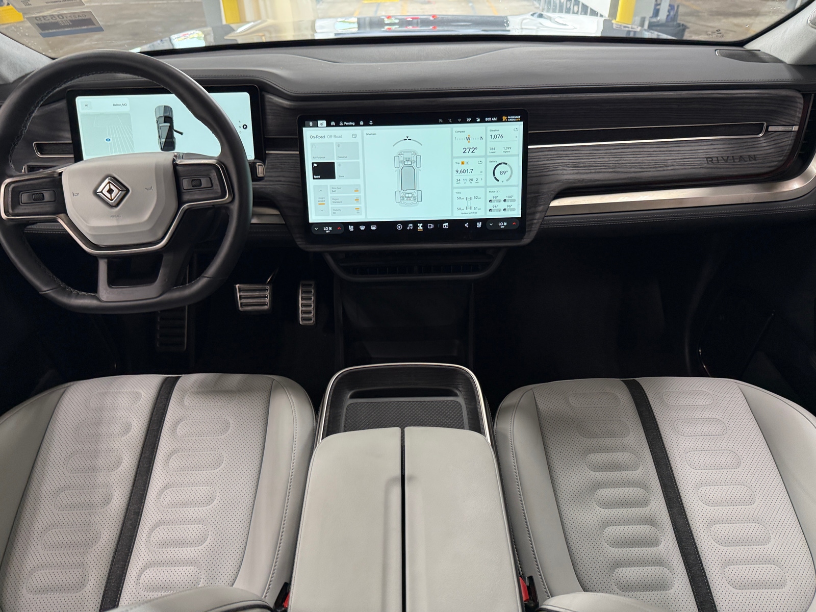Thumbnail: 2023 Rivian R1S - 3
