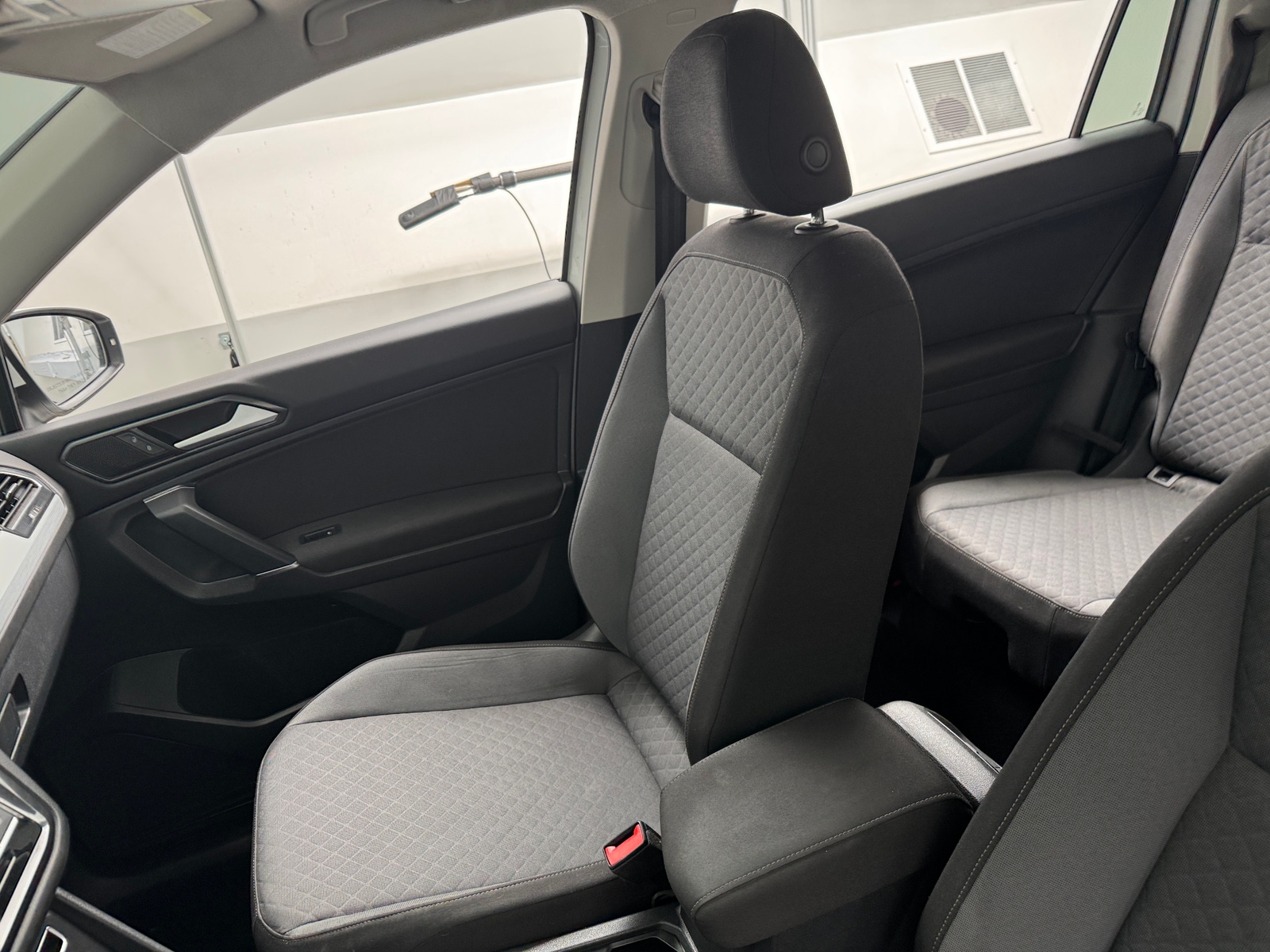 Thumbnail: 2018 Volkswagen Tiguan - 2