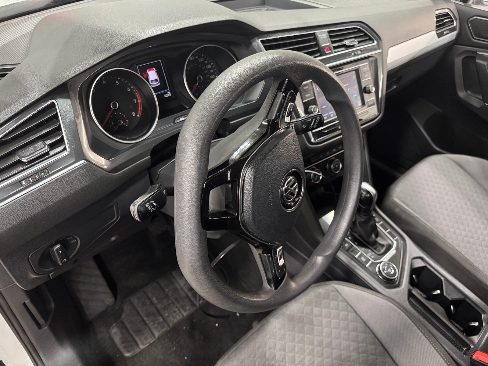 Thumbnail: 2018 Volkswagen Tiguan - 3