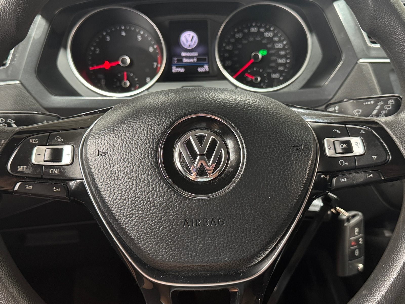 Thumbnail: 2018 Volkswagen Tiguan - 5