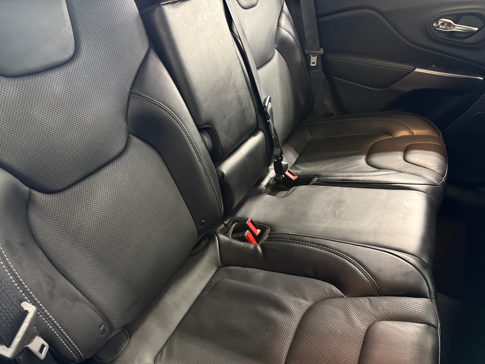 Thumbnail: 2019 Jeep Cherokee - 6