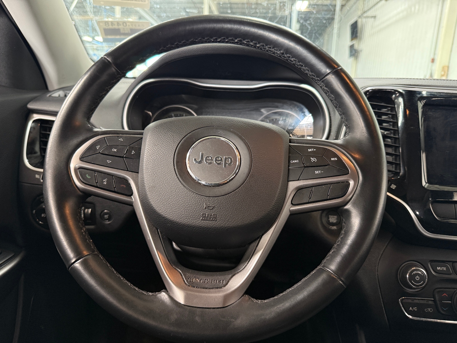 Thumbnail: 2019 Jeep Cherokee - 5