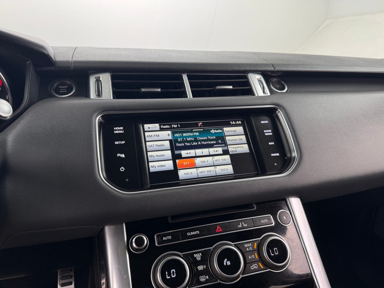 Thumbnail: 2015 Land Rover Range Rover Sport - 3