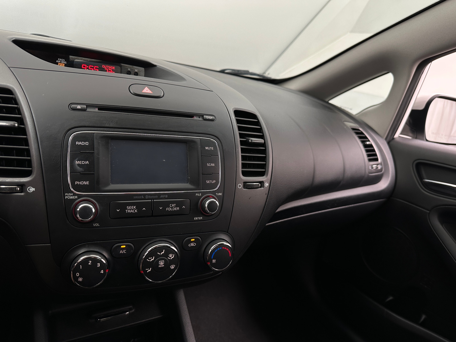 Thumbnail: 2016 Kia Forte - 4