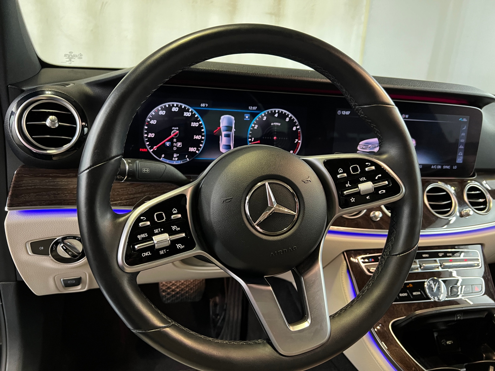 Thumbnail: 2020 Mercedes-Benz E-Class - 4