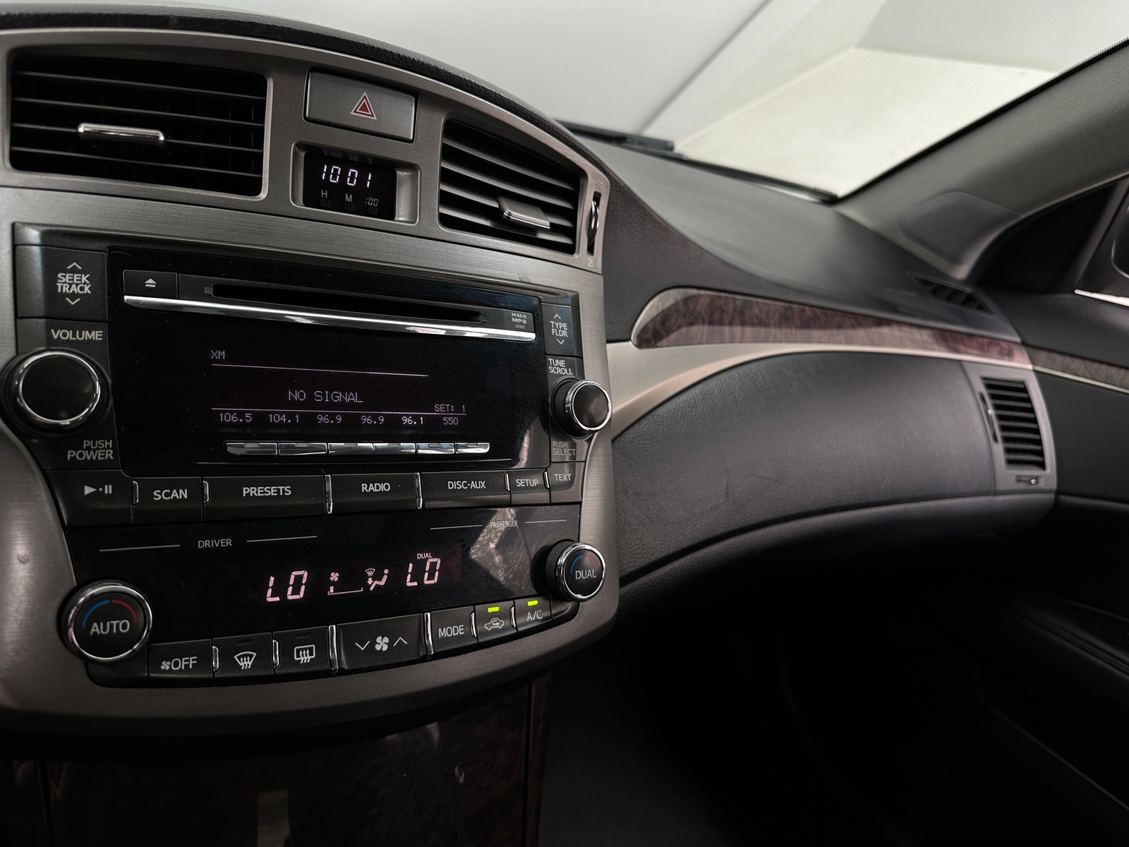 Thumbnail: 2012 Toyota Avalon - 3