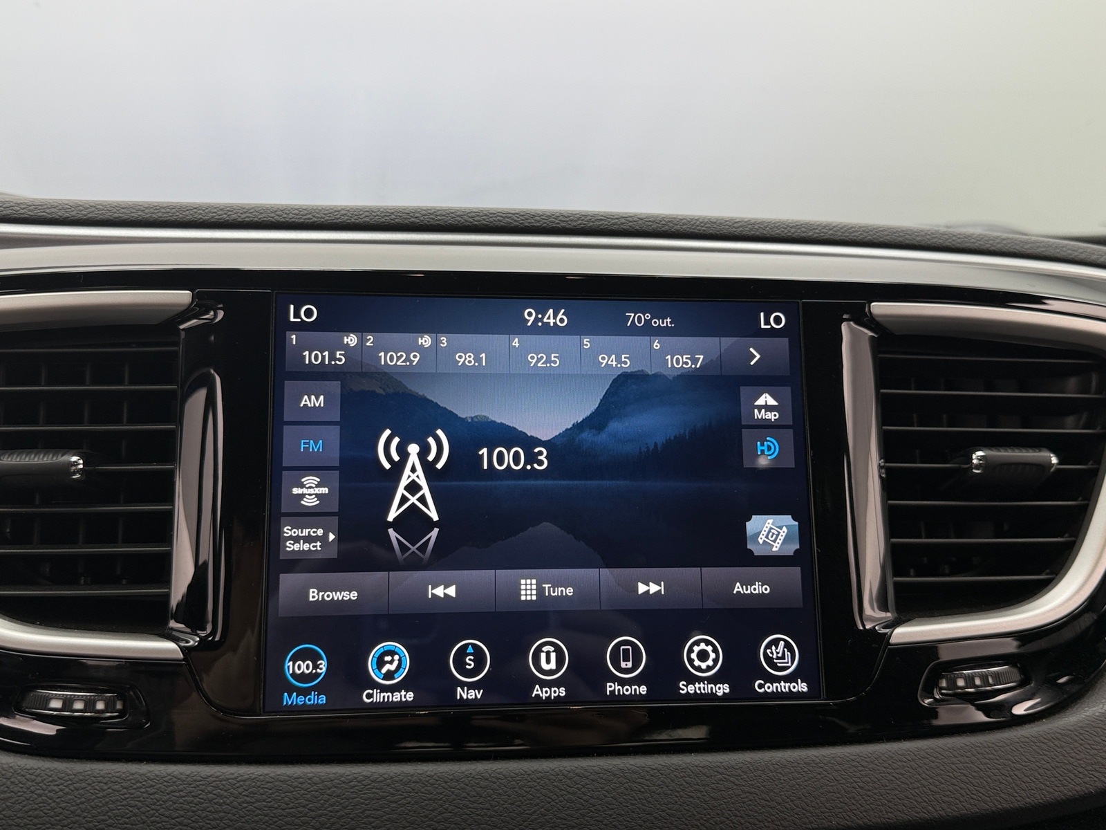 Thumbnail: 2020 Chrysler Pacifica - 3