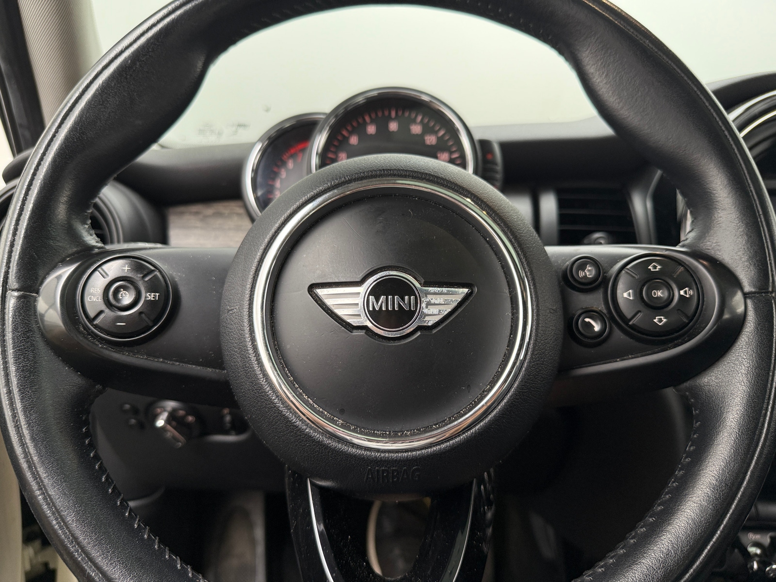 Thumbnail: 2016 MINI Cooper Hardtop - 4