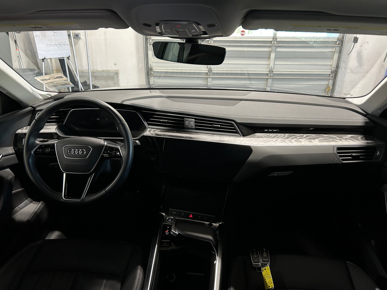 Thumbnail: 2022 Audi e-tron S - 2