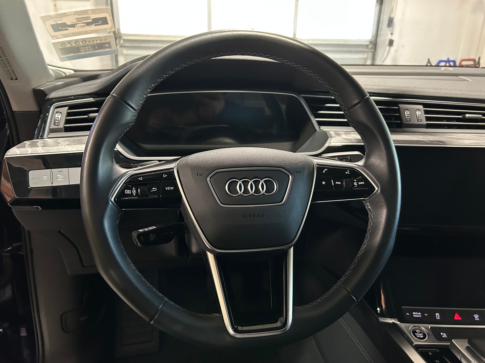 Thumbnail: 2022 Audi e-tron S - 4