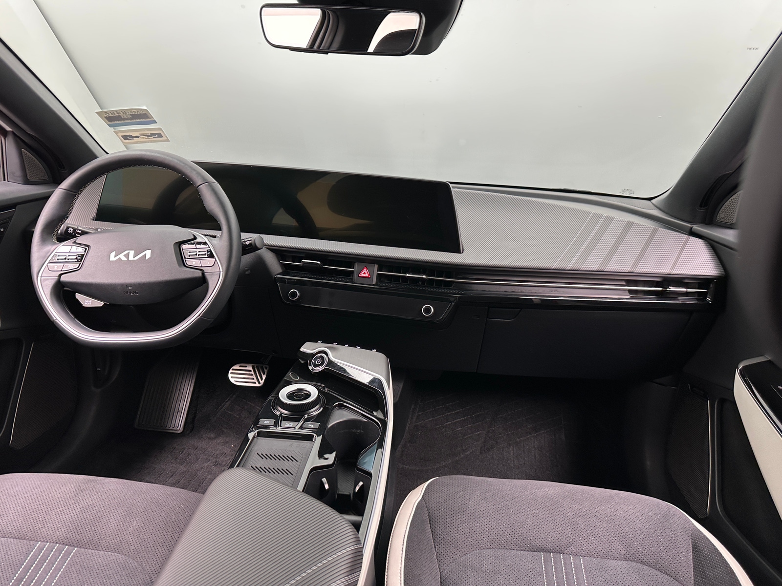 Thumbnail: 2023 Kia EV6 - 2