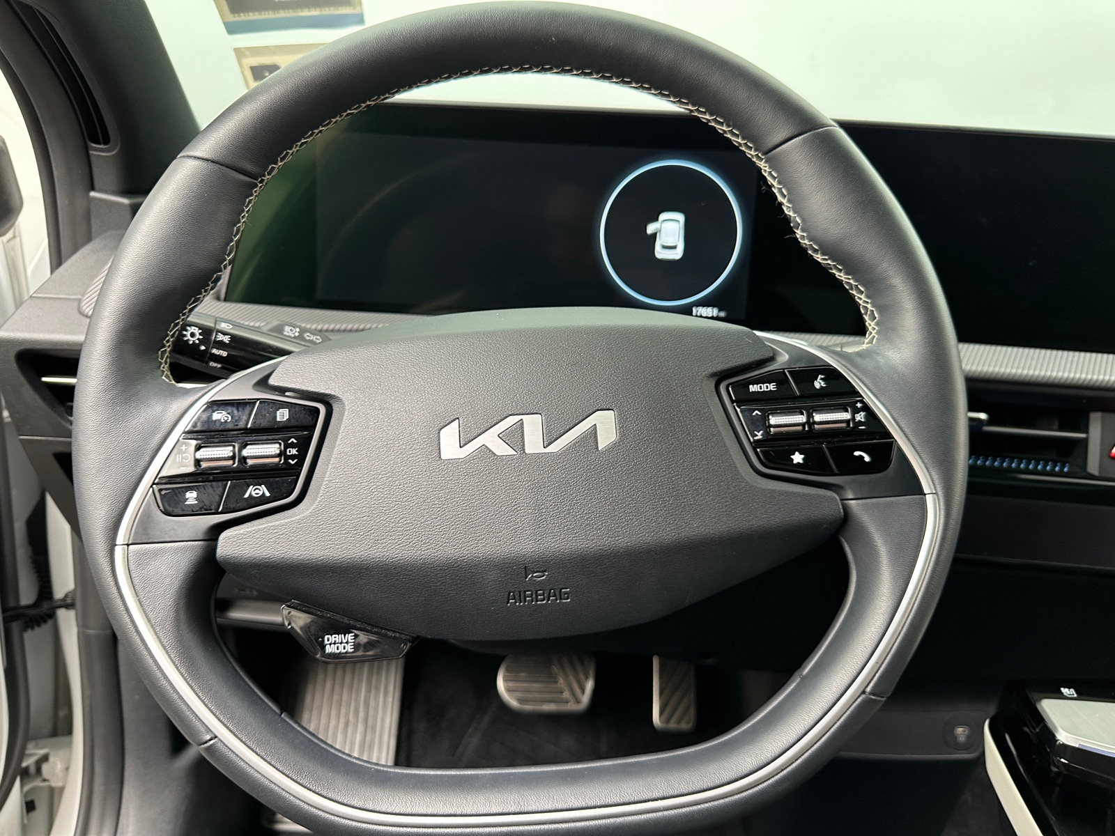 Thumbnail: 2023 Kia EV6 - 4