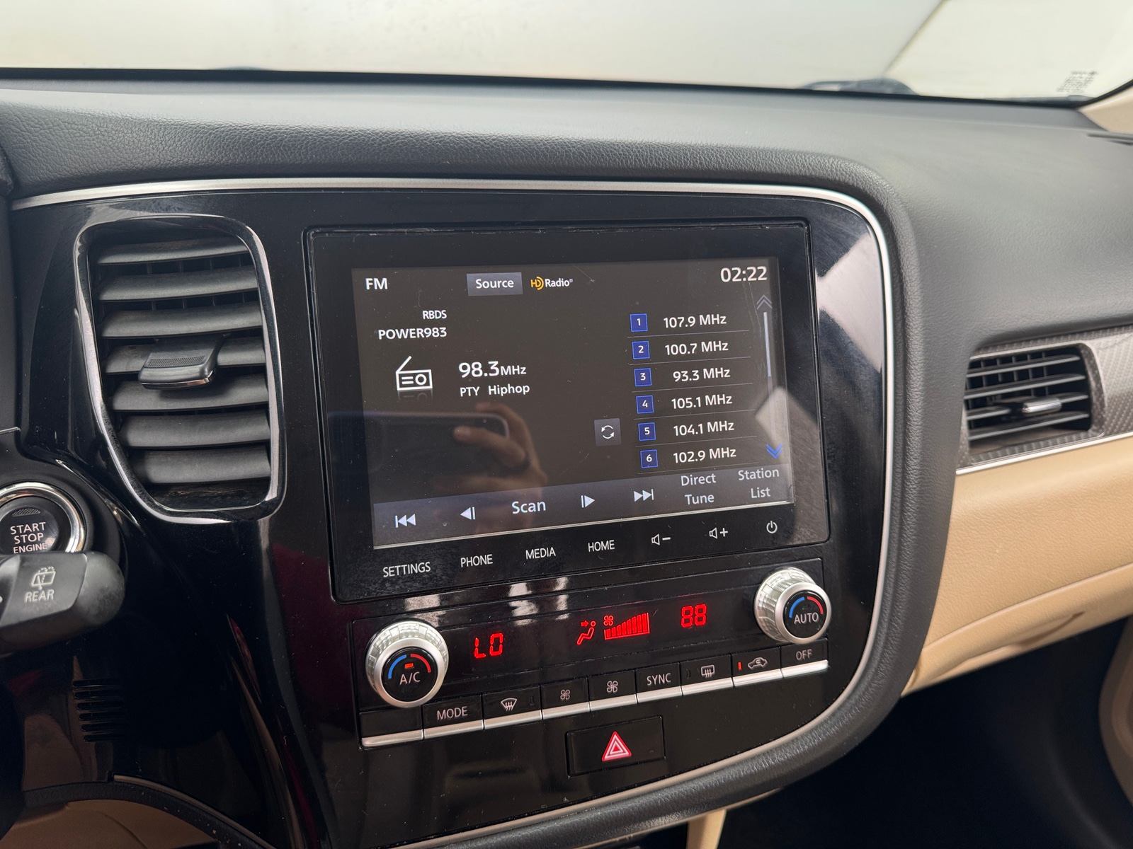 Thumbnail: 2020 Mitsubishi Outlander - 3