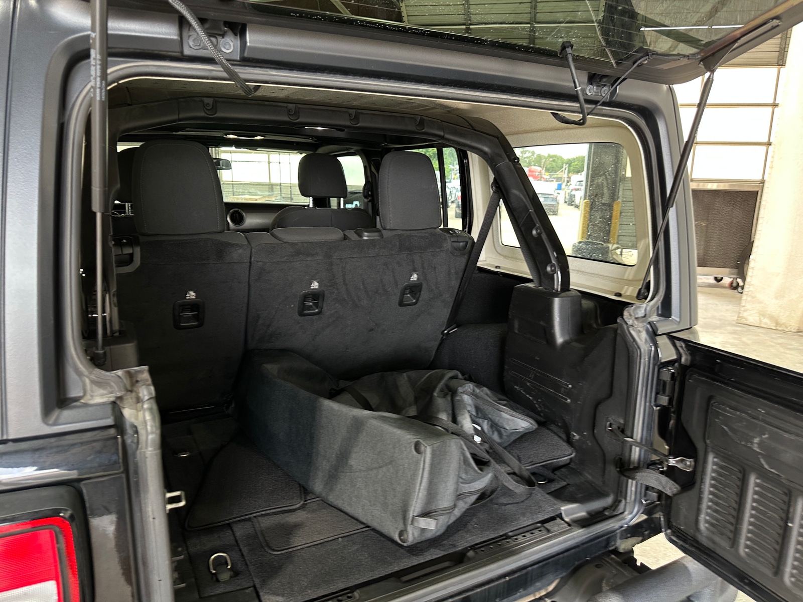 Thumbnail: 2019 Jeep Wrangler - 7
