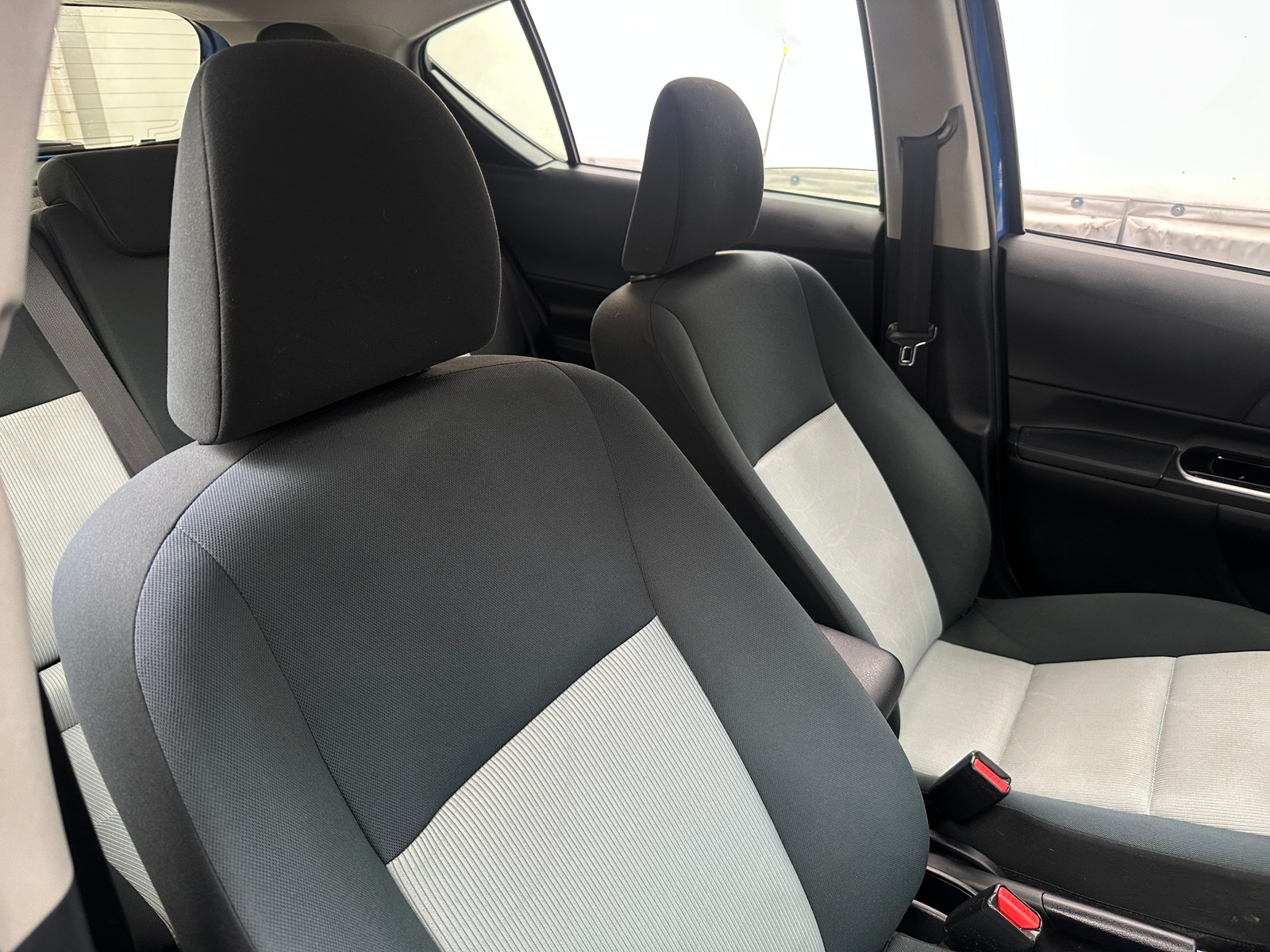 Thumbnail: 2015 Toyota Prius c - 2