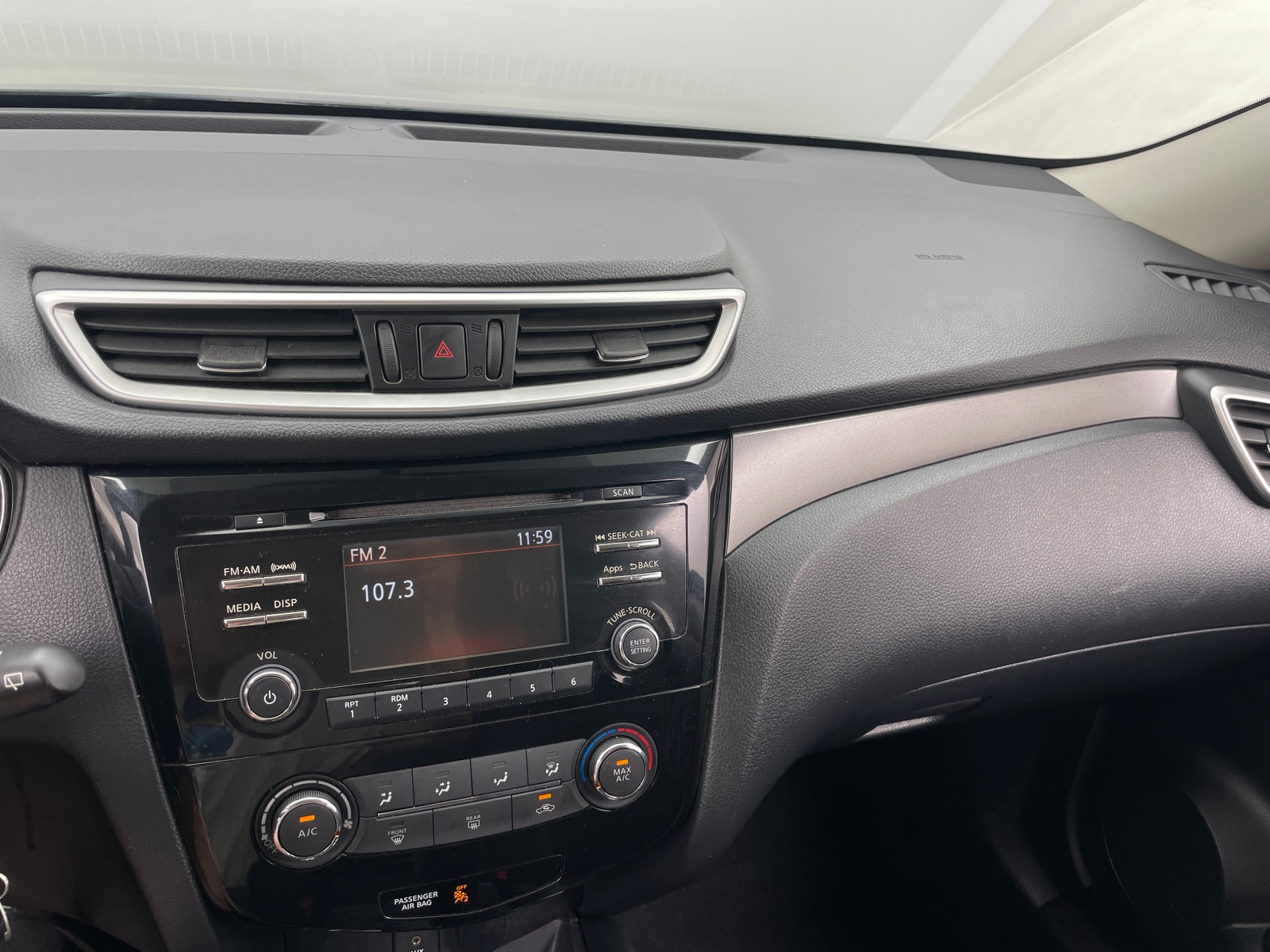 Thumbnail: 2015 Nissan Rogue - 4