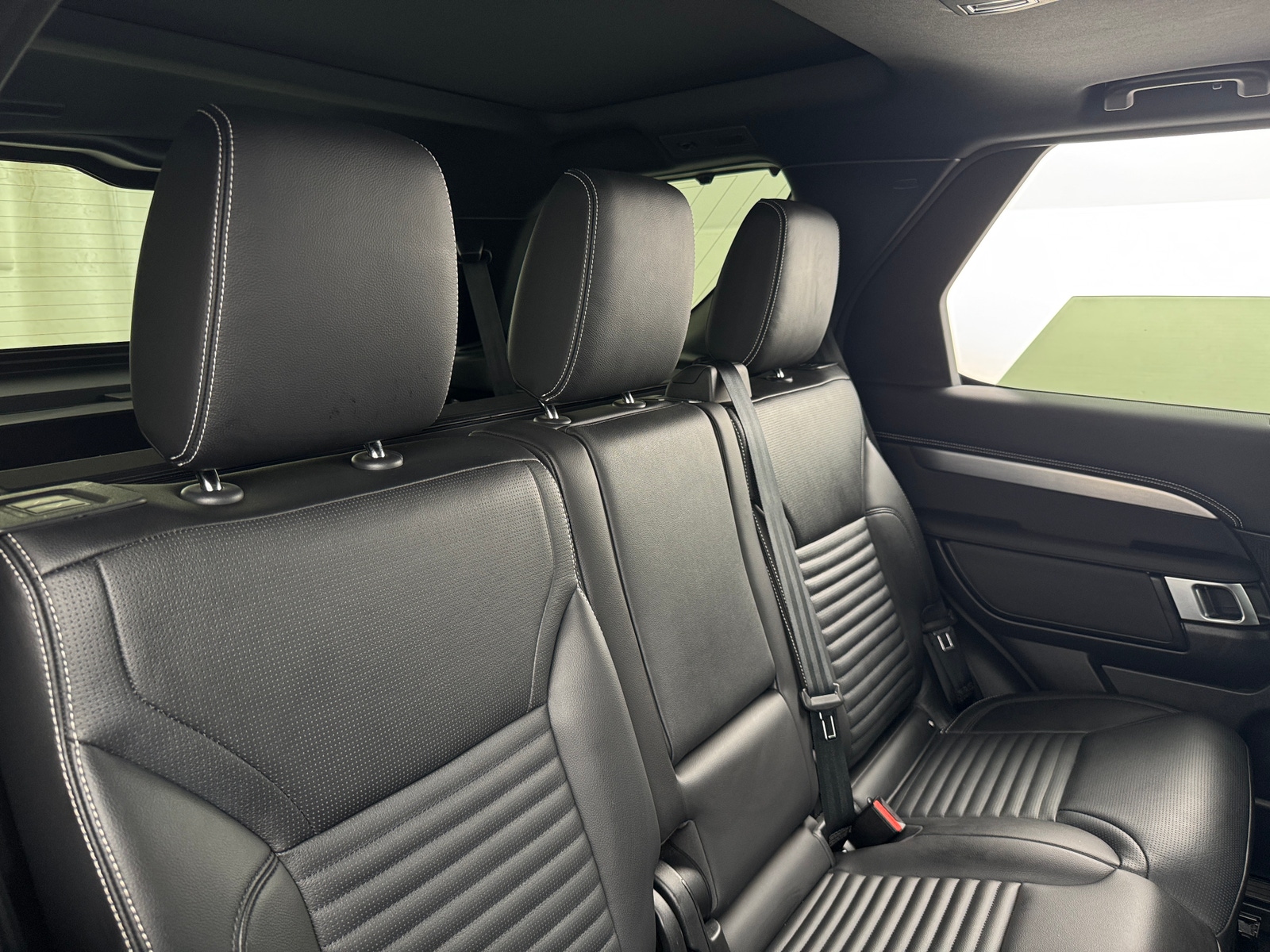 Thumbnail: 2024 Land Rover Discovery - 5