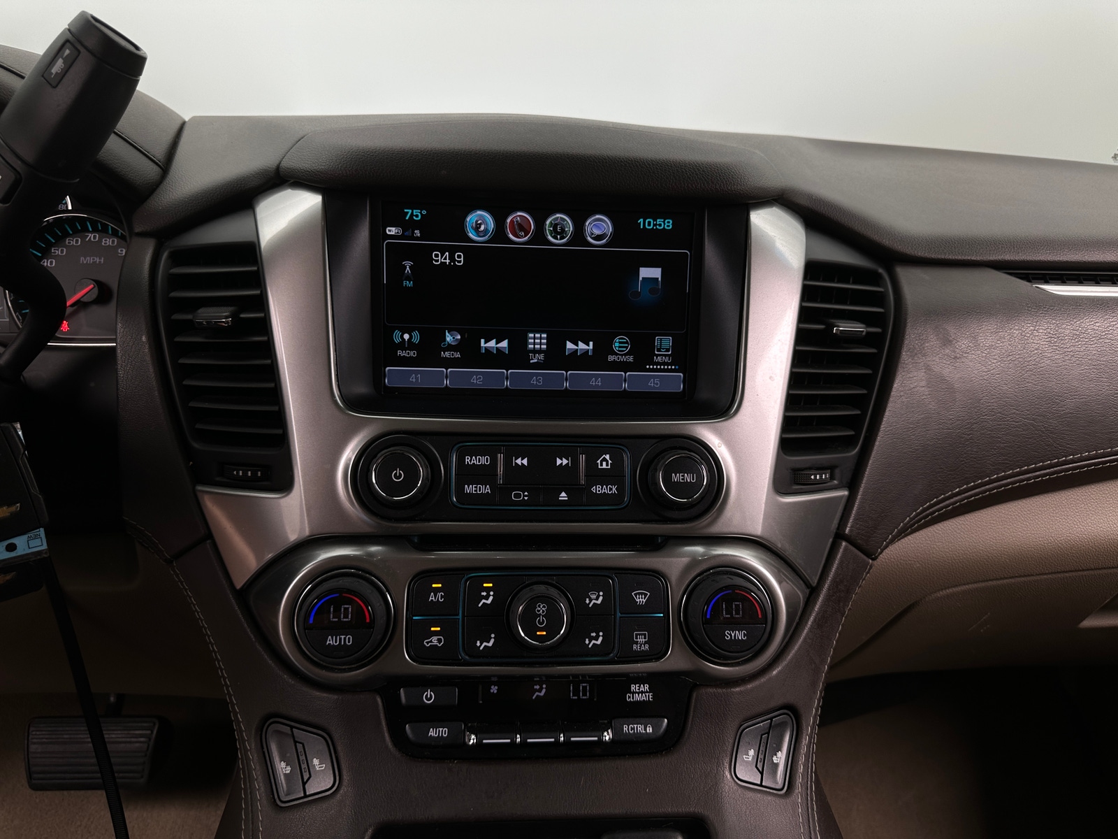 Thumbnail: 2019 Chevrolet Tahoe - 3