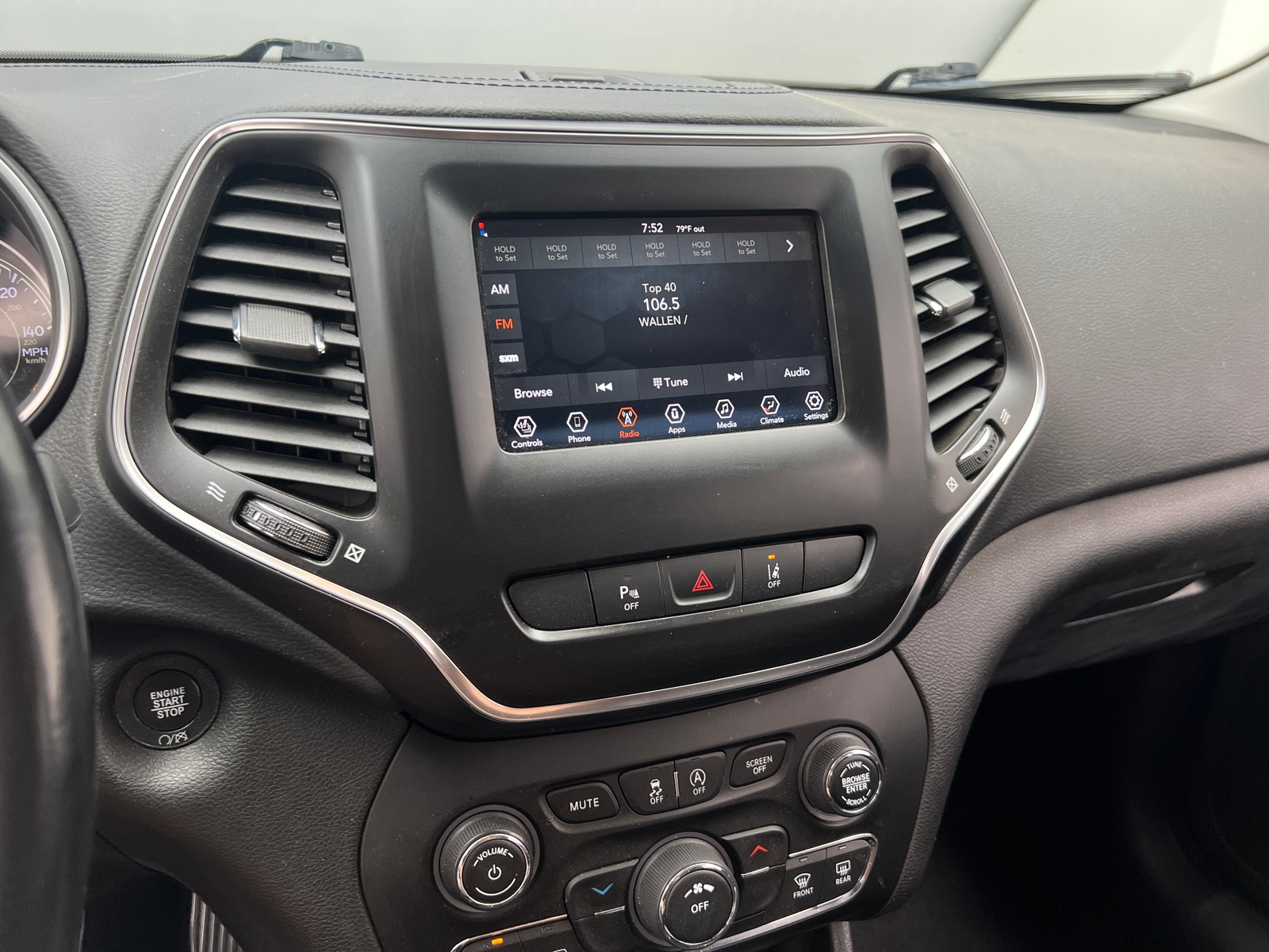 Thumbnail: 2021 Jeep Cherokee - 4