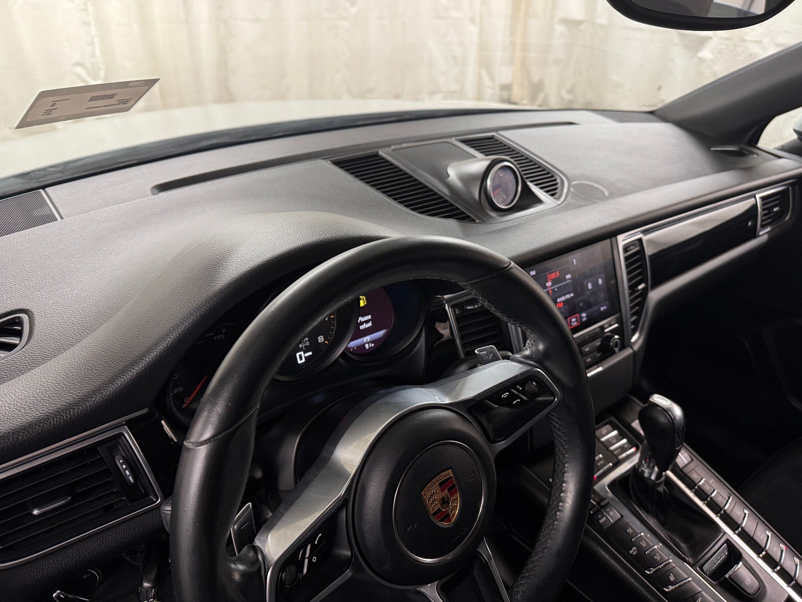 Thumbnail: 2017 Porsche Macan - 2