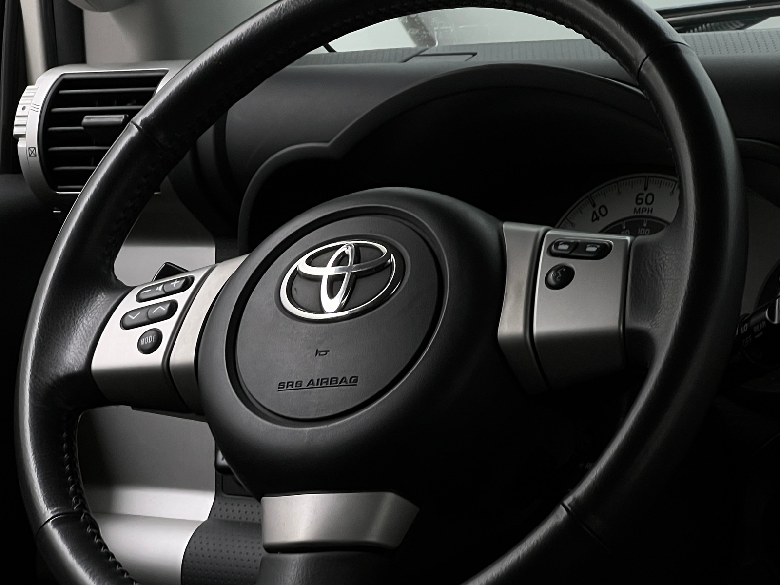Thumbnail: 2012 Toyota FJ Cruiser - 5