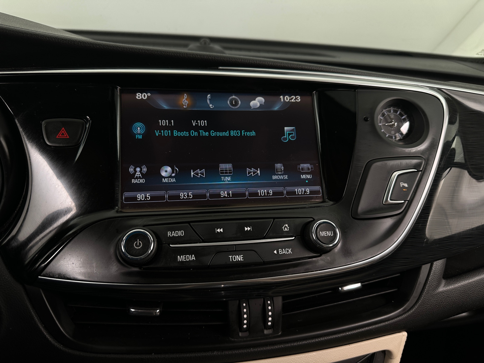 Thumbnail: 2017 Buick Envision - 3
