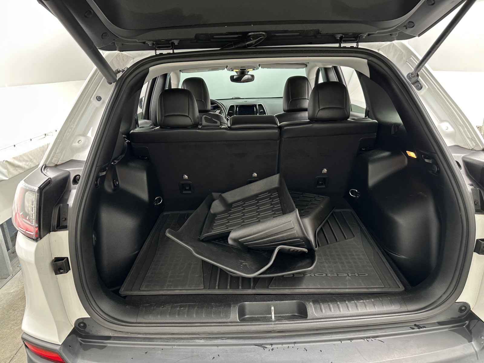 Thumbnail: 2019 Jeep Cherokee - 6