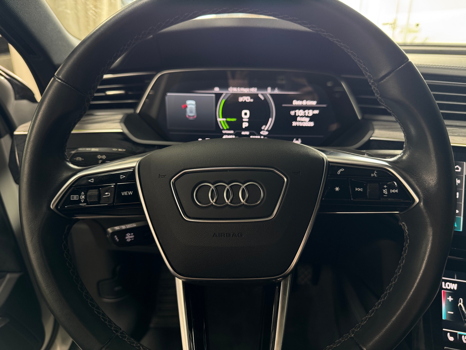 Thumbnail: 2022 Audi e-tron - 4