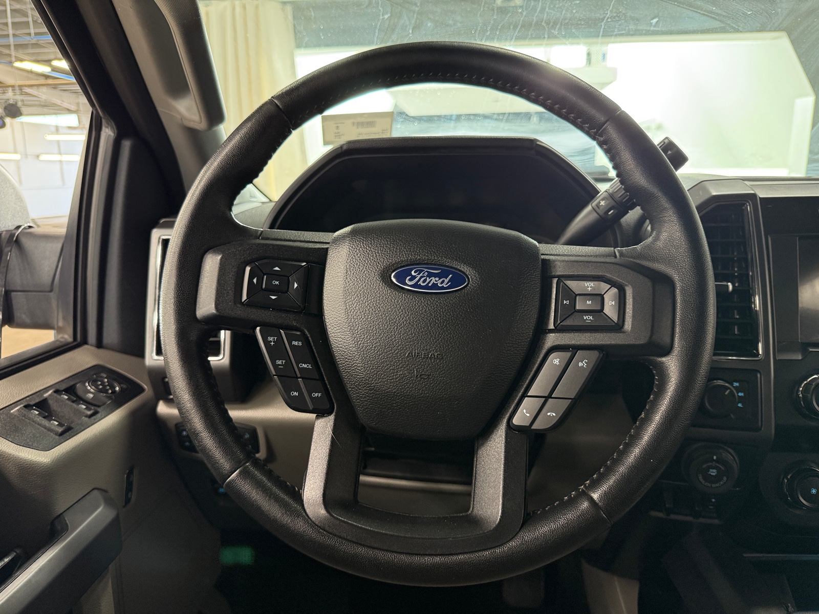 Thumbnail: 2019 Ford Econoline - 5