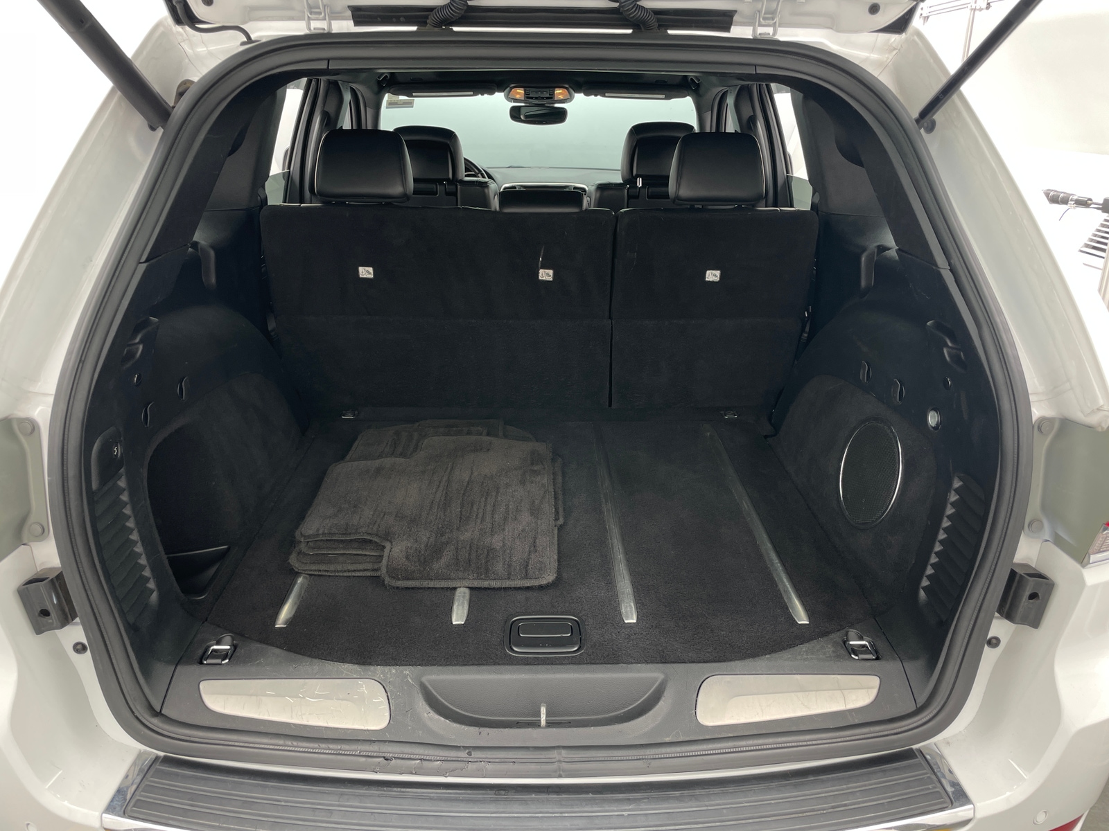 Thumbnail: 2017 Jeep Grand Cherokee - 6