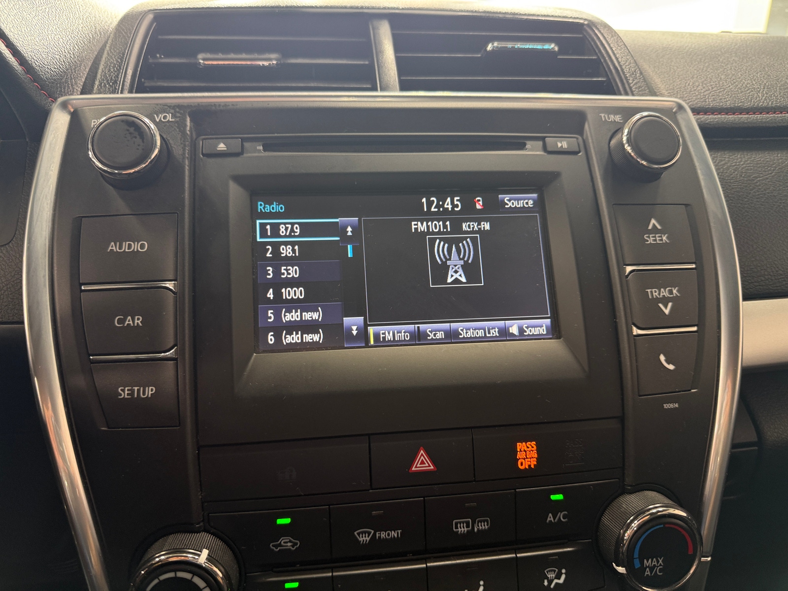 Thumbnail: 2017 Toyota Camry - 4