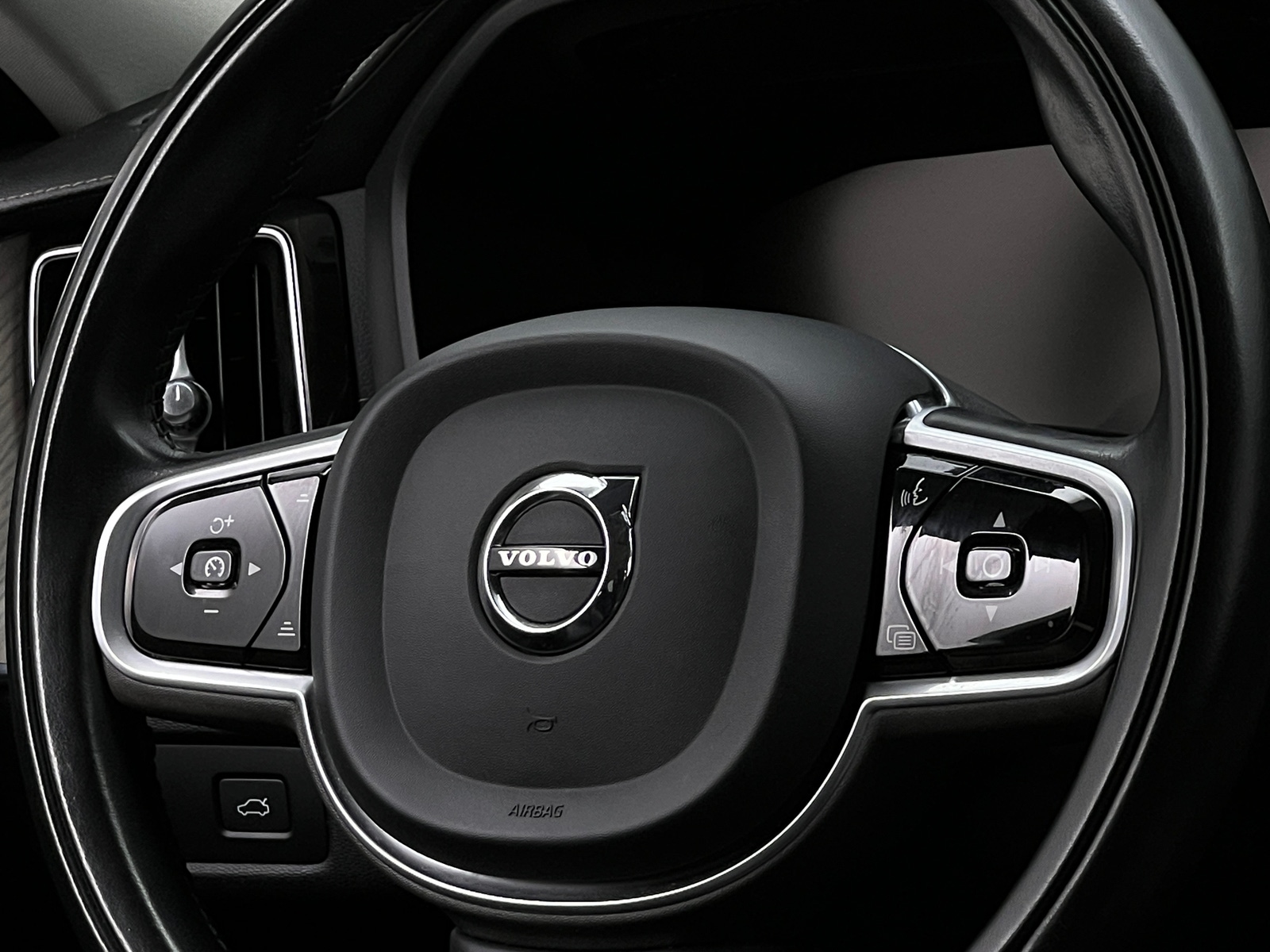 Thumbnail: 2020 Volvo XC60 - 4