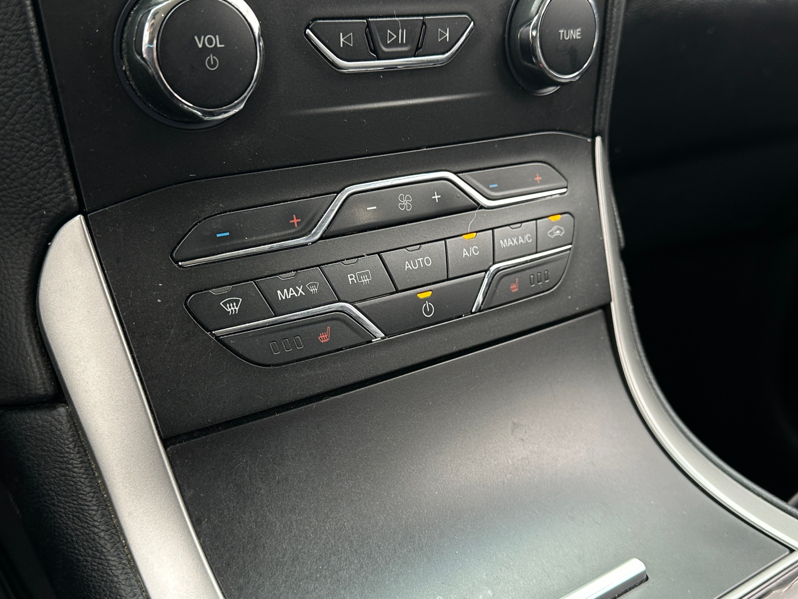 Thumbnail: 2019 Ford Edge - 3
