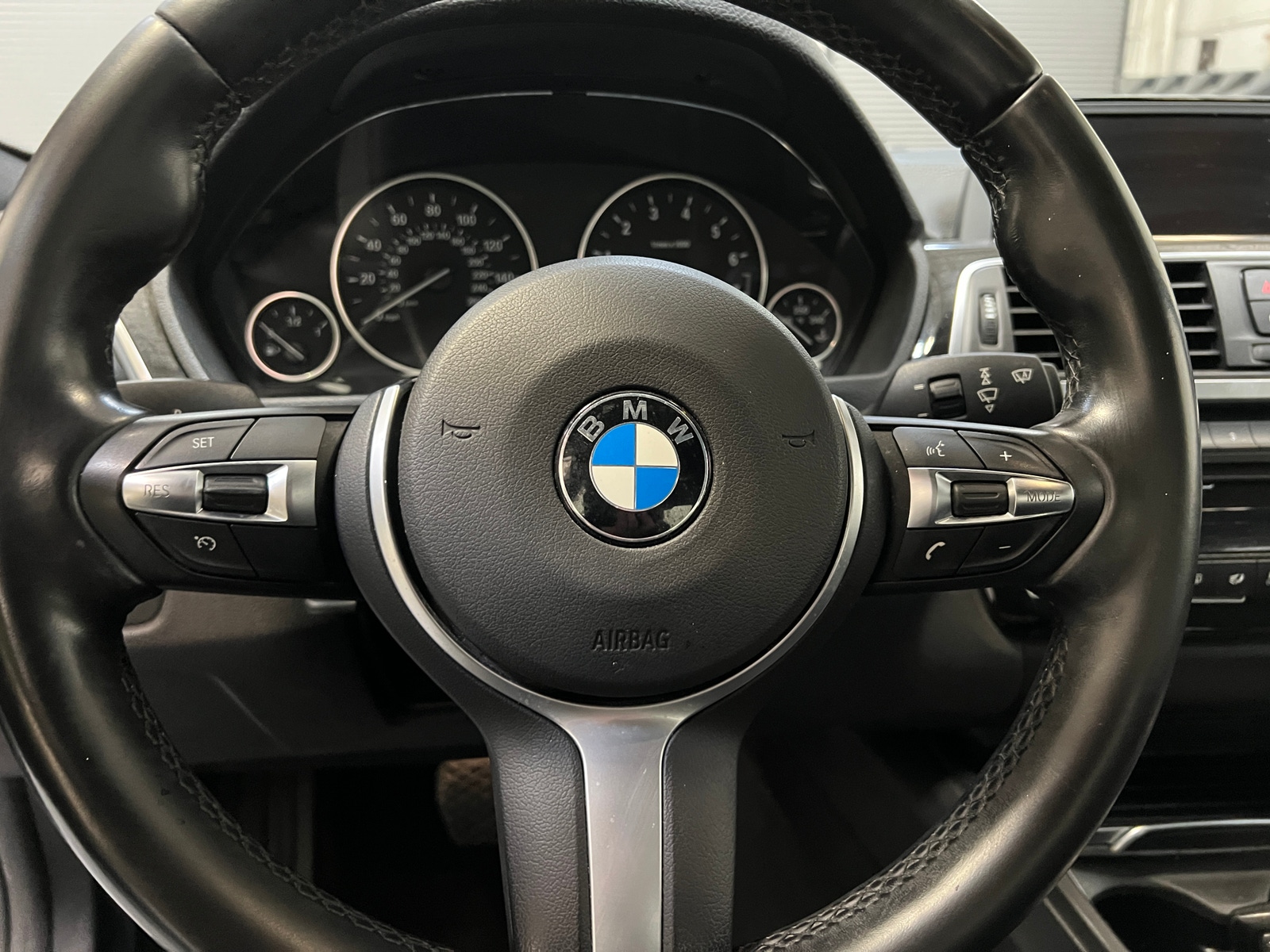 Thumbnail: 2017 BMW 3 Series - 4