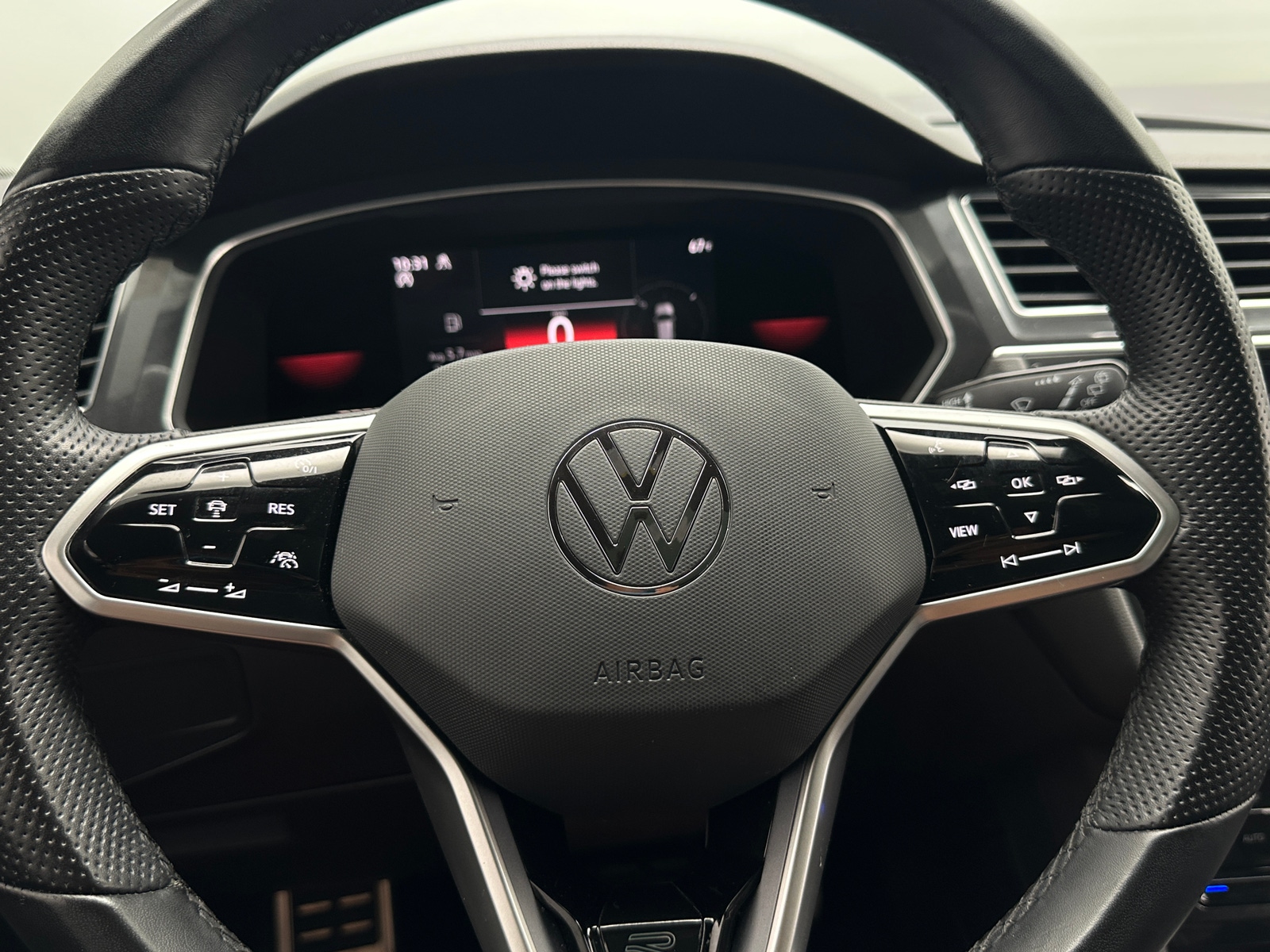 Thumbnail: 2023 Volkswagen Tiguan - 4