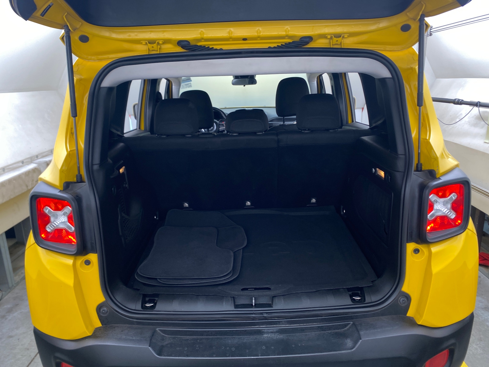 Thumbnail: 2016 Jeep Renegade - 7